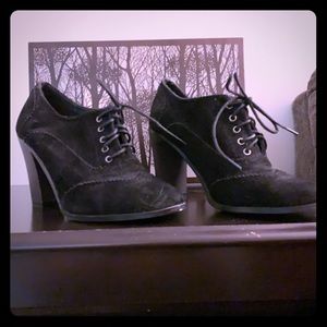 Black Oxford-Style Heels